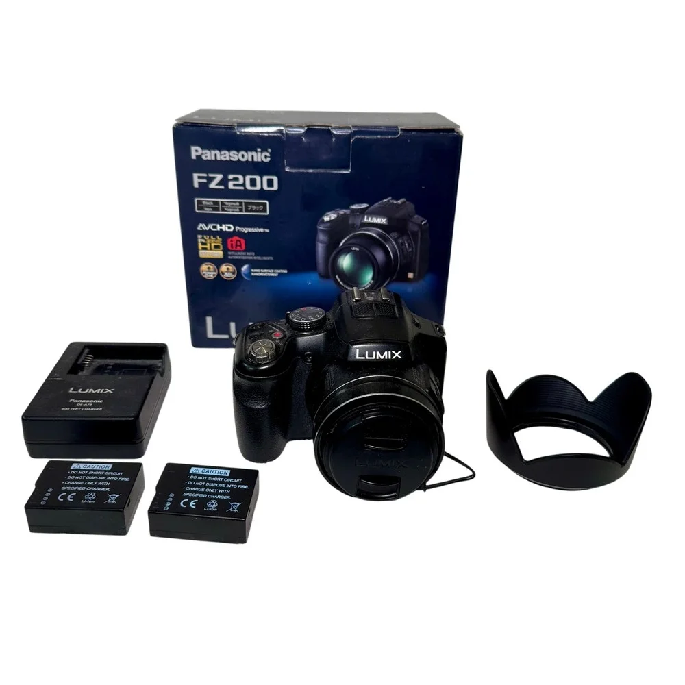Panasonic Lumix DMC-FZ200 Digital Camera 24x Zoom f2.8 Leica Lens Bundle Black
